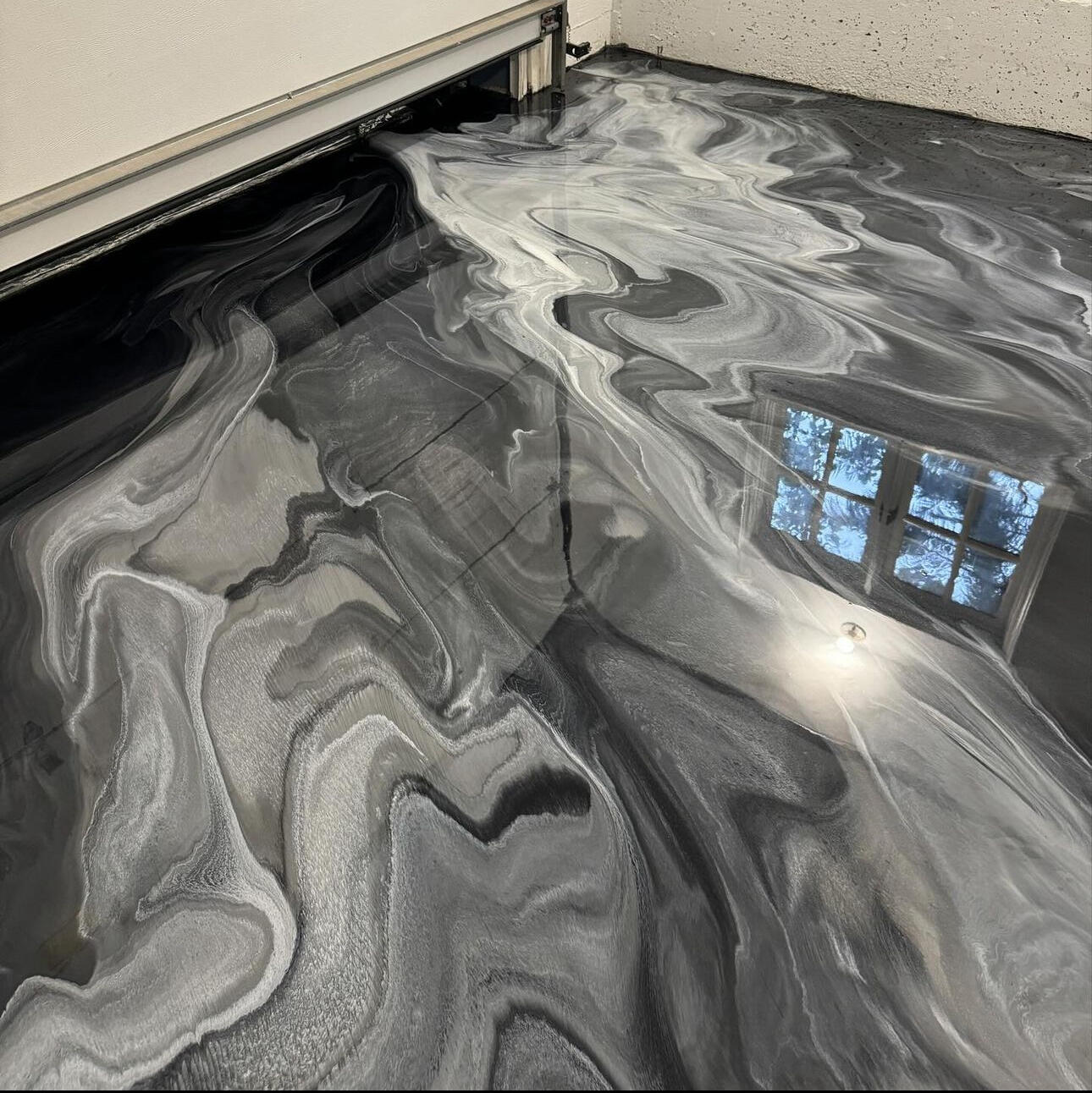 Metallic luxury floor