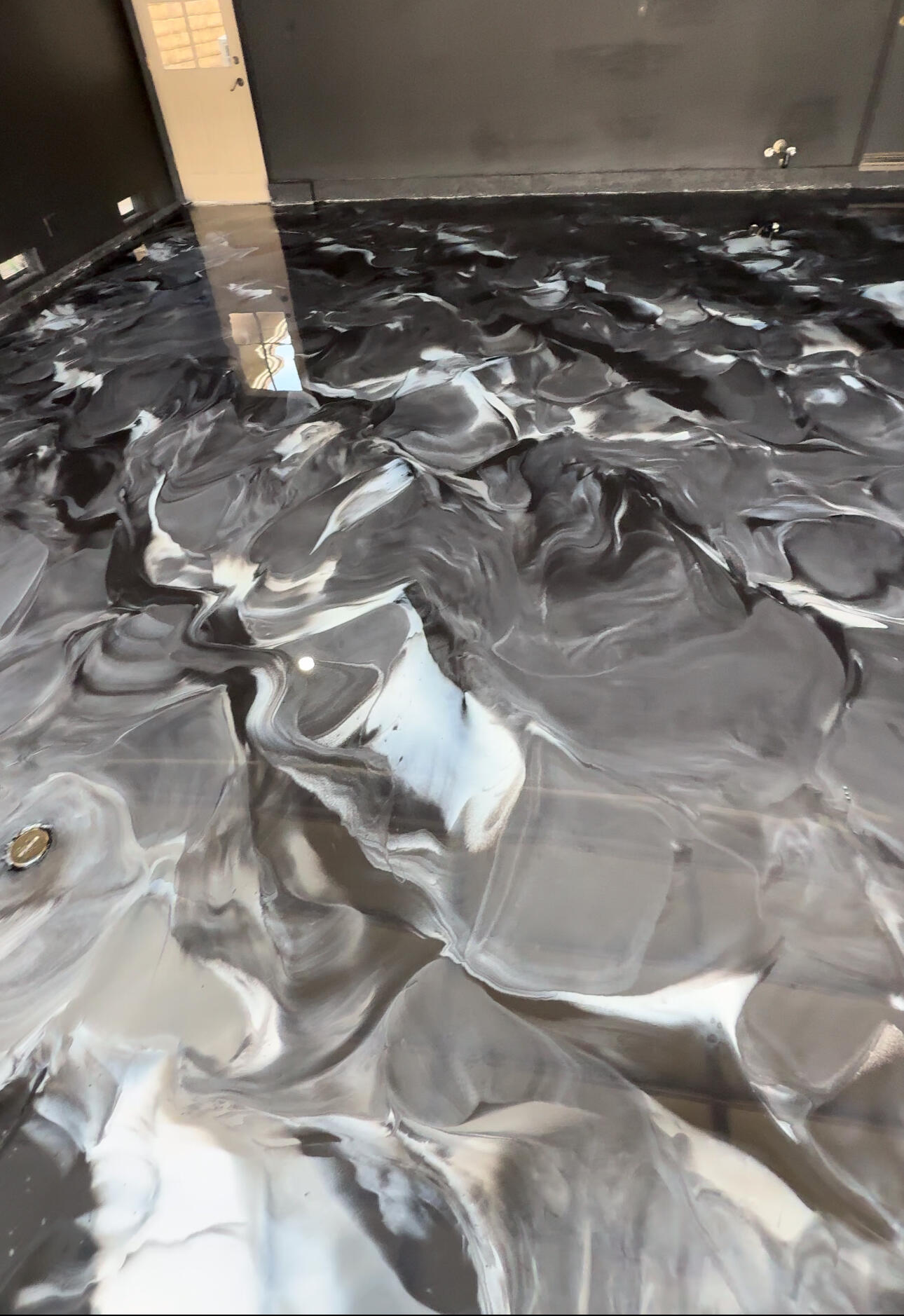 Metallic luxury floor